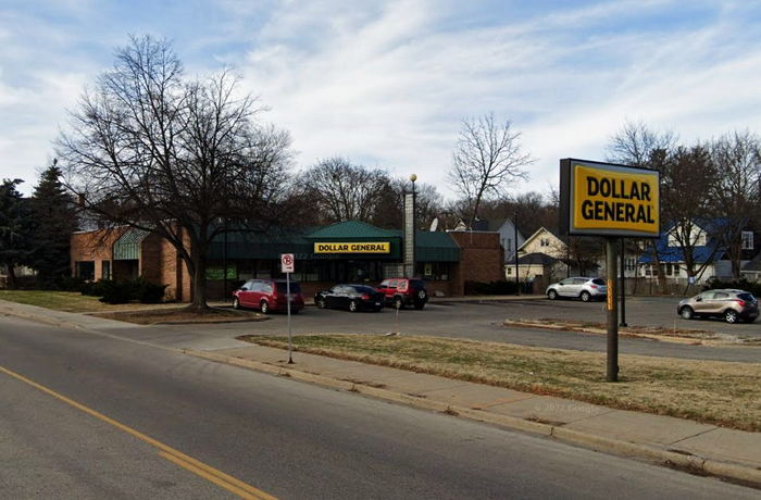 Family Video - Grand Rapids - 1111 Leonard St (newer photo)